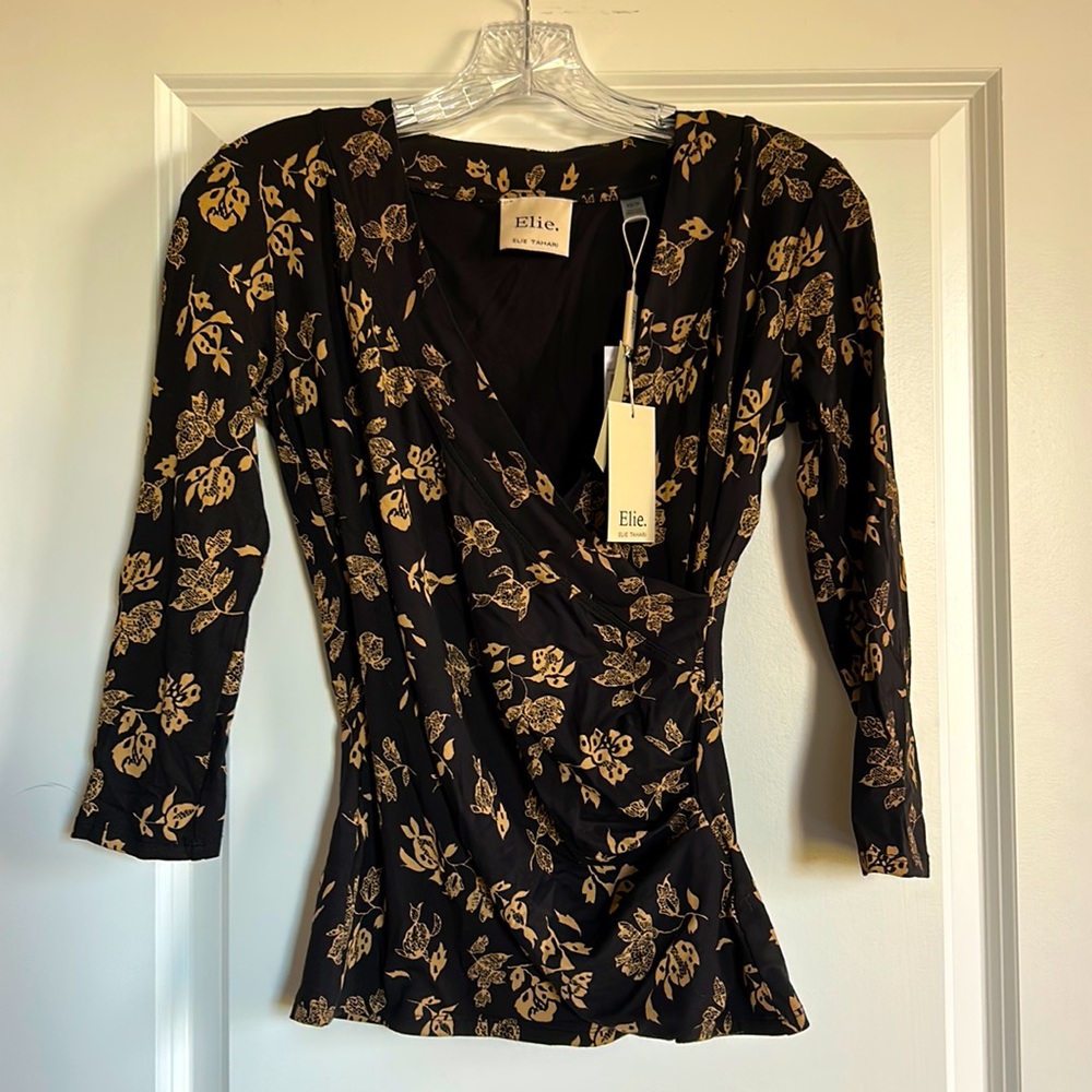 Elie Tahari viscose knit surplice top, soft flattering versatile sz XS smk free
